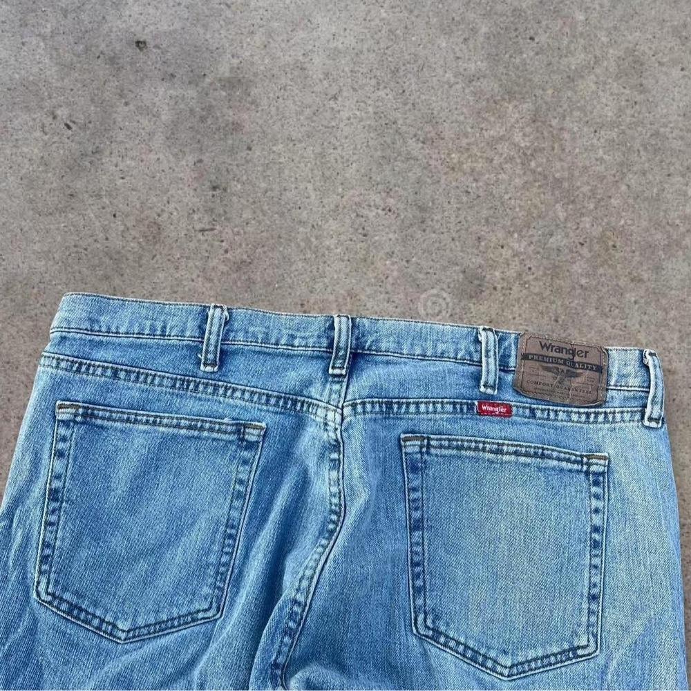 Wrangler‎ 5 Star Relaxed Fit Flex Denim Jeans Light Wash Distressed Mens 38x29 - Picture 2 of 7
